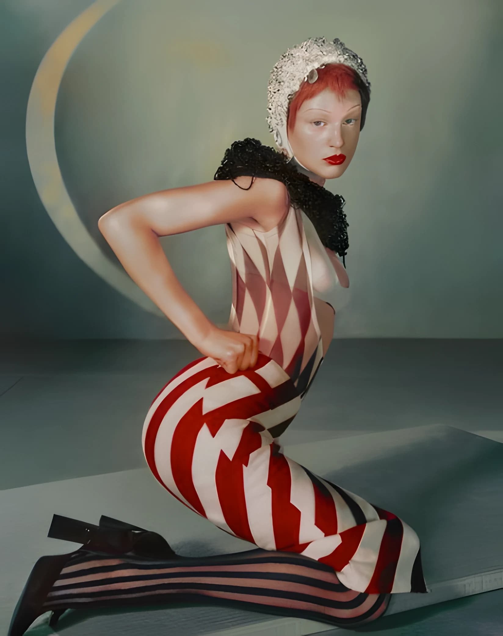 Striped Pose — Полосатая поза